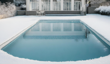 Une piscine en hiver doit être bien entretenue et filtrée 