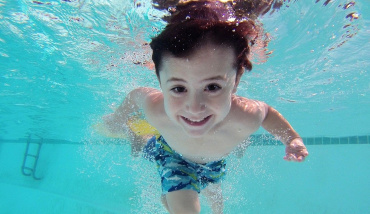 Des conseils de sécurité pour protéger vos enfants autour de la piscine