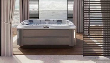 Des spas et spas de nage de la marque Jacuzzi en promotions lors des Summer Days