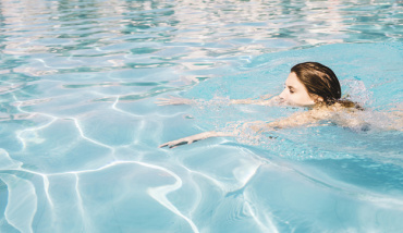 Une eau de piscine limpide grâce à quelques astuces