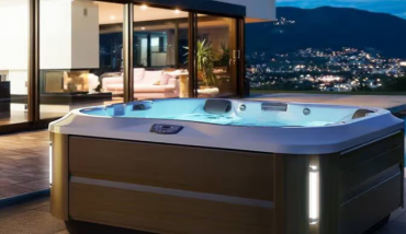 Le spa Jacuzzi J-335 proposé avec un crédit à 0 pour cent