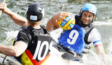 Le kayak-polo, sport insolite de piscine