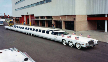 La voiture la plus longue du monde avec piscine et mini-golf !