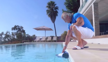 Entraînement musclé d’un champion de la piscine 