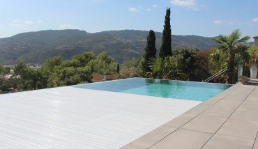 Quelle motorisation choisir pour la couverture automatique de sa piscine ?