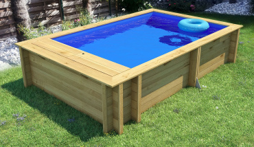 Une mini-piscine hors-sol en bois