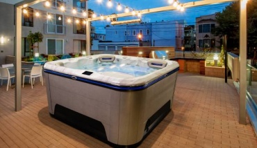 Un des nouveaux spas de la gamme Infinity de Clairazur