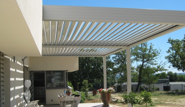 Pergola à lames bioclimatiques R-Blade