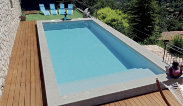 Une piscine coque parfaite pour les jardins urbains