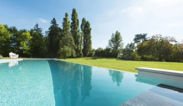 Une piscine tout béton armé signée Mondial Piscine