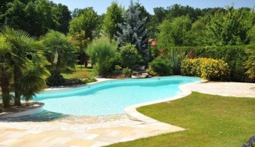 Une piscine Diffazur sur un soleil éclatant