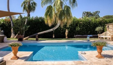 Une piscine traditionnelle qui est venue remplacer une piscine coque