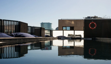 Le rooftop avec piscine de l'hôtel Mercure de Boulogne