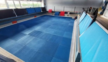 Des tatamis dans la piscine municipale à Lisle-sur-Tarn