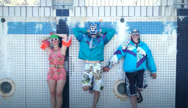 Le clip de Jumping into the pool des Run Ronie Run tourné dans une piscine abandonnée