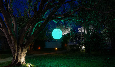 Des sphères lumineuses d'extérieur signées Guirled
