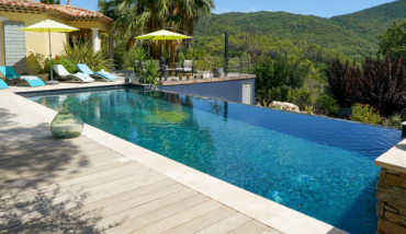 Une piscine à débordement Diffazur Piscines