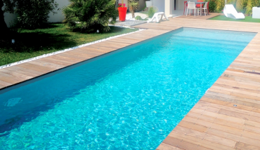une piscine extérieure signée Irrijardin