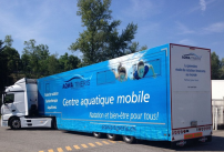 Aqwa Itineris, la piscine mobile qui offre des cours de natation aux zones rurales