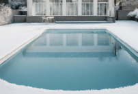 Une piscine en hiver doit être bien entretenue et filtrée 