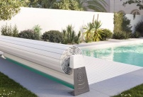 Le modèle Maldives, le nouvel enrouleur de couverture de piscine signé Sofatec