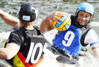 Le kayak-polo, sport insolite de piscine