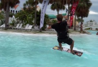 Session de kitesurf en piscine