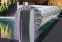 Le volet hors sol pour piscines ultra design signé Sofatec
