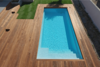 L'une des deux nouvelles piscines coques petits formats de la gamme Sherry Lounge