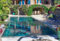 Une piscine miroir construire en béton armé signée Diffazur