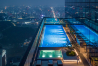 Zoom sur la plus haute piscine extérieure au monde située en Chine