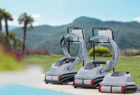 Un robot nettoyeur de piscine au design unique