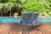 Un robot de piscine mesurant la température de l'eau
