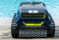 Le robot de piscine sans fil FREERIDER™ RF 42 iQ