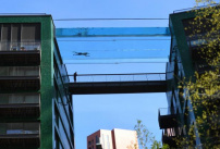 La piscine transparente suspendue la plus haute au monde à Londres