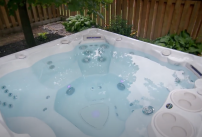 Le spa Infinity de Clairazur allie auto-filtration, isolation eco-énergie et design travaillé