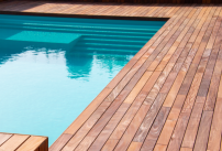 Pourquoi choisir le sel pour désinfecter l'eau de sa piscine ?
