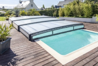 Un abri de piscine : une idée d'aménagement extérieur