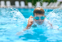 Une eau de piscine propre grâce au guide Warmpac